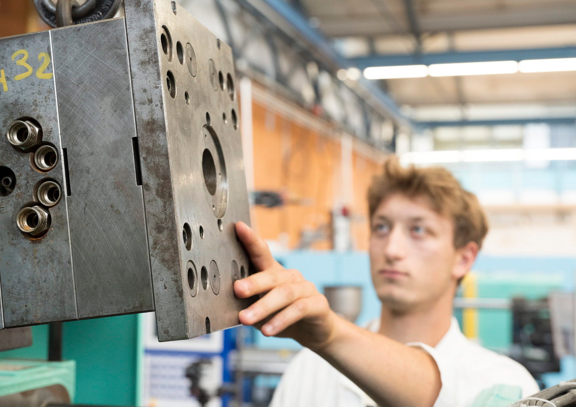 Shooting plasturgie - opérateur mesure jauge